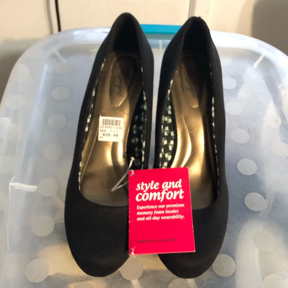 Women’s wedges size 7.5